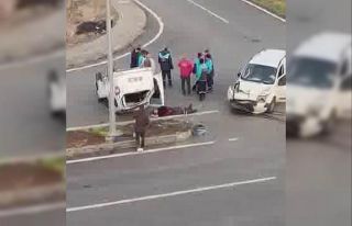 Diyarbakır’da çarpışan araçlardan biri ters...