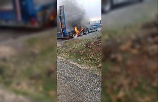 Diyarbakır’da seyir halindeki tır alev aldı