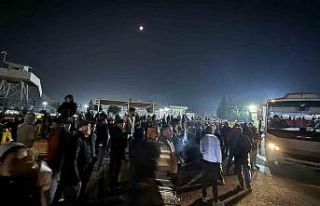 Diyarbakır’da tahliye olan tutuklular davul zurnayla...