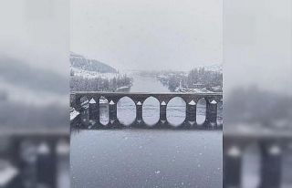 Diyarbakır’ın tarihi mekanları beyaz örtü ile...