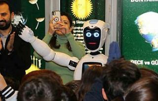Diyarbakırlı öğrenciler atık malzemelerden robot...