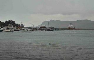 Doğal gaz sondaj çalışmasında görevli gemiler...