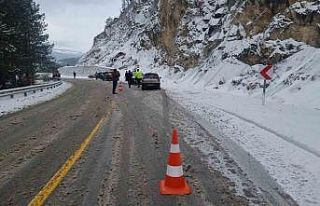 Domaniç-İnegöl karayolunda üç ayrı kaza: 5 araçta...