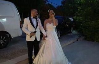 Düğünlerinde söyledikleri şarkı başlarına...