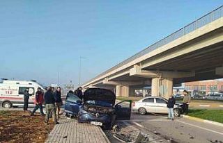 Dur levhasına uymadı, kavşakta kaza: 1 yaralı