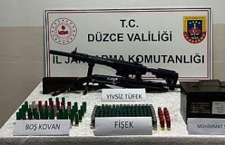 Düzce’de evinin bahçesinde havaya ateş eden 2...