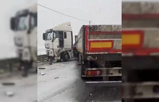 Düzce’de tır makaslaması çevre yolunu kapattı