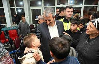 Edirne Valisi Sezer’den çocuklar eşofman, yaşlı...