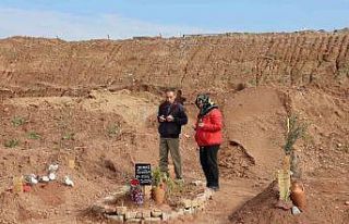 Efeler Belediyesi’nden hayat arkadaşını ve yakınlarını...