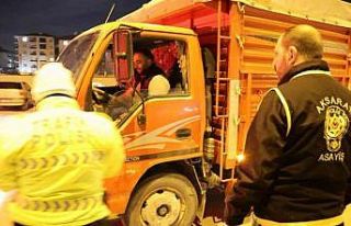 Ehliyetsiz sürücü çekme belgeli kamyonetle yakalandı:...