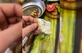 Ekmeğin içinden çıkanı görünce şok oldu