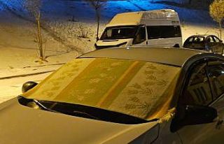 Elazığ’da dondurucu soğuklara karşı araç camları...