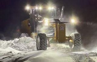 Elazığ’da kapalı 108 köy yolunda çalışmalar...