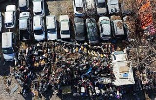 Elazığ’da yediemin otoparkında yosun tutan araçlar:...
