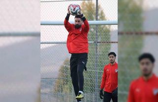 Elazığspor’da kaleci Muammer’e kulüp bulması...