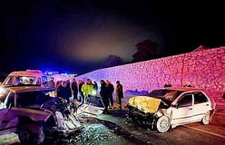 Emet’te iki araç kafa kafaya çarpıştı: 4 yaralı