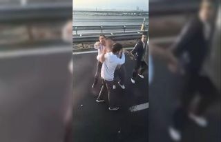 Emniyet şeridini ihlal etmek isteyen sürücü ortalığı...