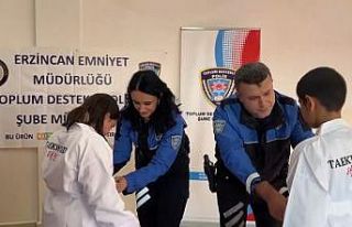 Emniyetten öğrencilere tekvando kıyafeti sürprizi