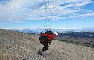 Engelini aştı yamaç paraşütüne başladı