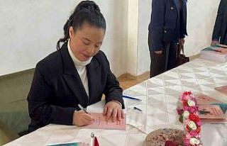 Engelli Ümmühan, ilk kitabını Cumhurbaşkanı...