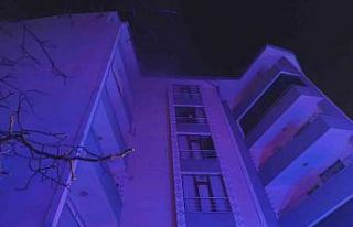 Erciş’te apartmanda yangın: 15 kişi dumandan...