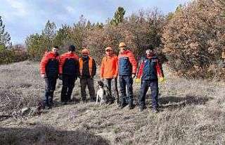 Eskişehir’de 12 metrelik çukura düşen köpeği...