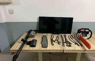 Evde buldukları her şeyi çaldılar: 2 tutuklama