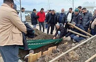 Evinde vahşice öldürülen kadın toprağa verildi