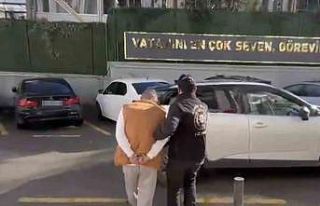 Evlerine girdiği yaşlı kadınların paralarını...