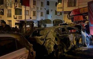 Eyüpsultan’da iki araç alevlere teslim oldu