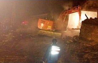 Feke’de ev yangını: bir ev kül oldu, lojman zarar...