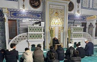 Fen lisesi öğrencileri Hisar Camii’nde sabah namazında...