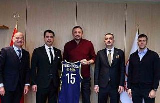 Fenerbahçe’den TBF Başkanı Hidayet Türkoğlu’na...