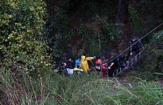 Fethiye’de otomobil uçuruma düştü