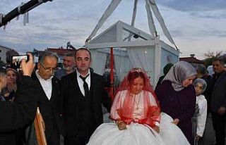 Fethiye’de sıra dışı düğün: Gelin ve damat...