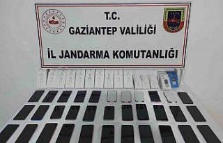 Gaziantep’te 800 bin TL değerinde kaçak telefon...