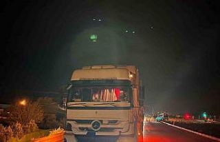 Gaziantep’te hafif ticari araç ile tır çarpıştı:...