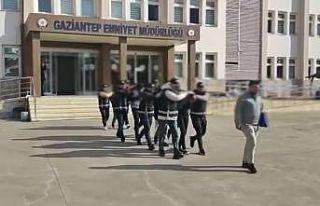 Gaziantep’te mesaj salonunu silahla tehdit edenlere...