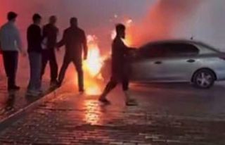 Gaziantep’te park halindeki otomobil alev alev yandı