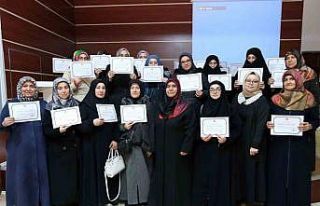 Geçici öğreticilere katılım belgeleri takdim...