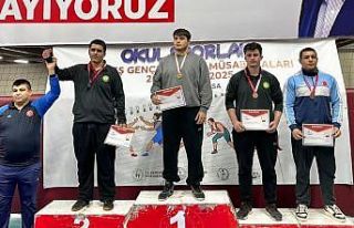 Genç güreşçiler Manisa’da mindere çıktı