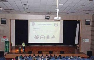 Gerede’de polis ekipleri vatandaşları ve öğrencileri...