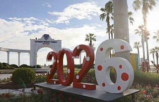 Geri dönüşümle hazırlanan yeni yıl süslemeleri...