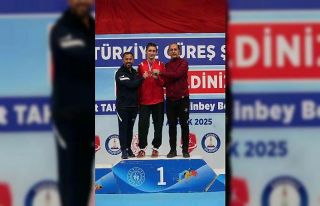 Güreşte Elmira Yasin Türkiye Şampiyonu oldu