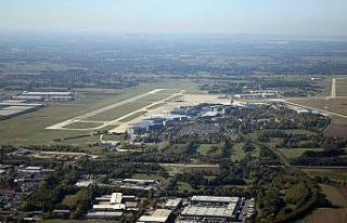 Hannover Havalimanı’nda dron tehlikesi nedeniyle...