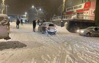 Hasköy’de karda kayan araçlar kameraya yansıdı
