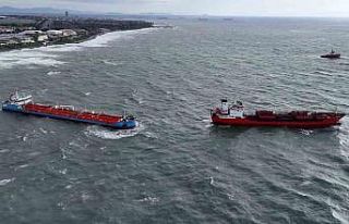 Hava şartları düzeldiğinde karaya oturan gemiyi...