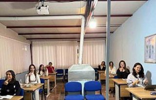 Hem konaklıyorlar hem açılan kurslarla kendilerini...