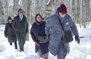 Hem teleferiğe bindiler hem de bembeyaz örtü üstünde...