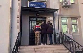 Hırsız, otomobilin camındaki yazı sayesinde yakalandı